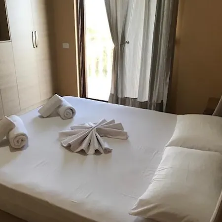 Igli K. 招待所 Sarandë
